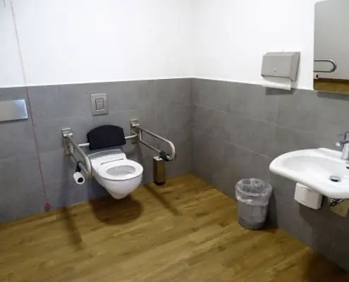 barrierefreies WC in kieferorthopädischer Praxis in München Schwabing